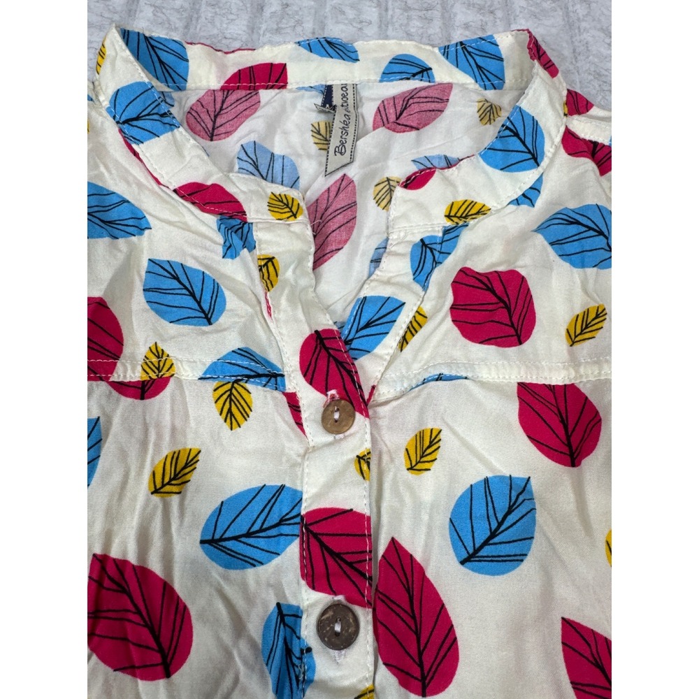Bershka Knitwear‎ Women Cream Leaf Print Button Up Collared Shirt Size M